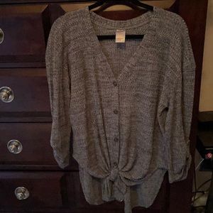 Grey tunic, 3/4 sleeve, tied in front